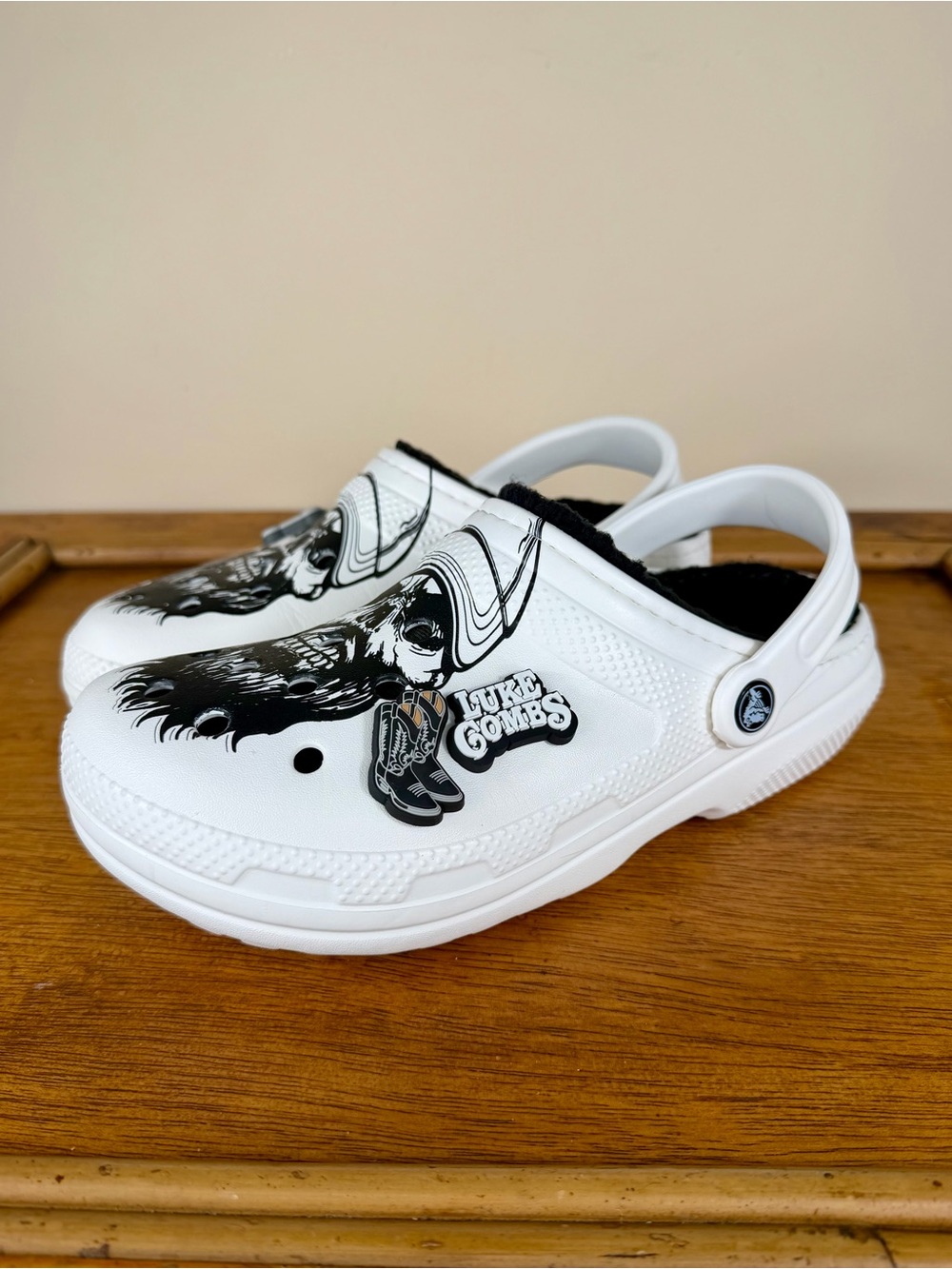 Luke Combs Lined CROCS Skull White Wmns 8 Men 6